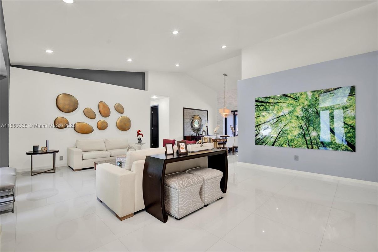 Dining room, Interior, Living room, Pendant Lights, Recessed Lighting