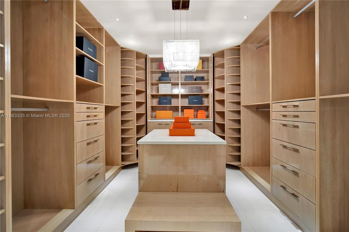 Chandelier, Interior, Recessed Lighting, Walk-in Closets
