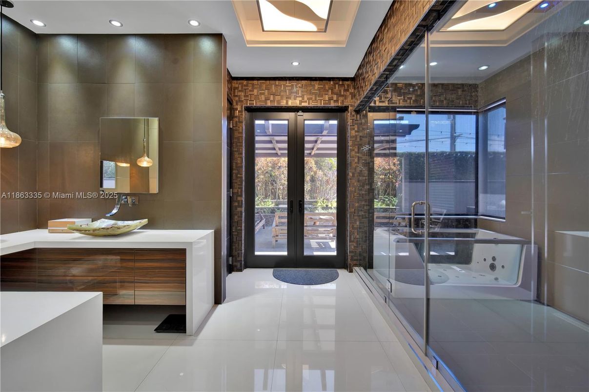 Bathroom, Interior, Recessed Lighting