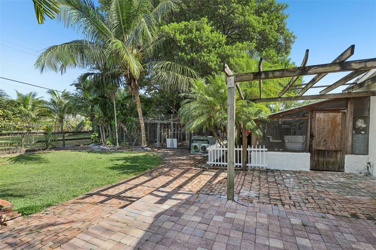 Backyard, Exterior