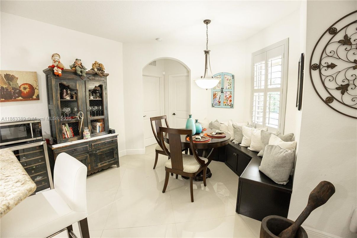 Dining room, Interior, Living room, Pendant Lights