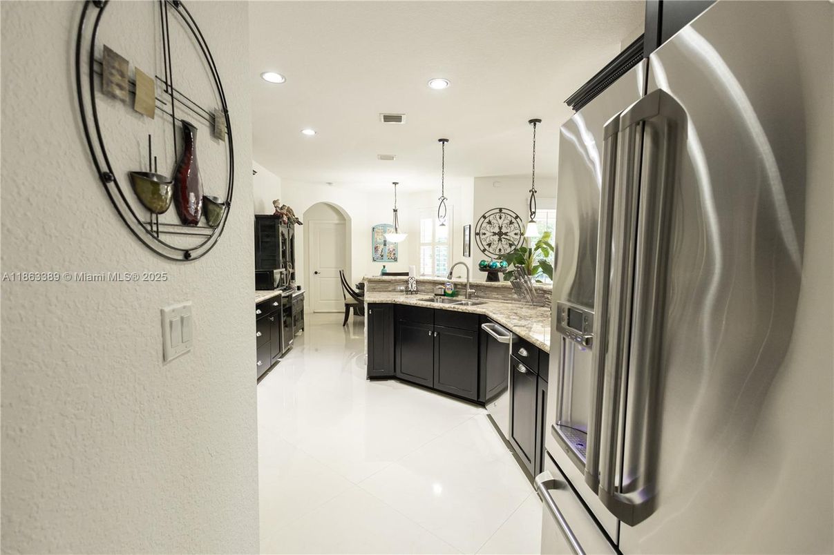 Dining room, Interior, Kitchen, Pendant Lights, Recessed Lighting, Stainless Steel Appliances