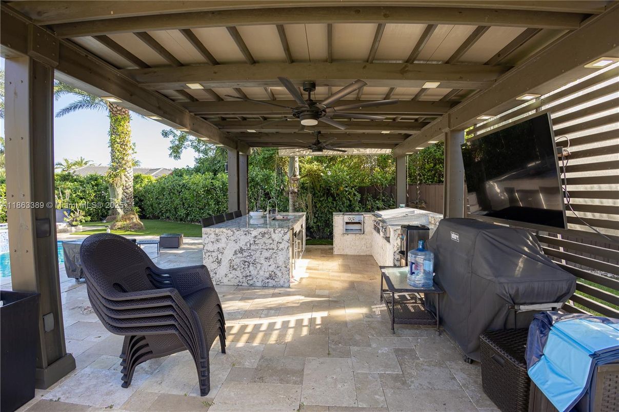 Exterior, Outdoor Kitchen