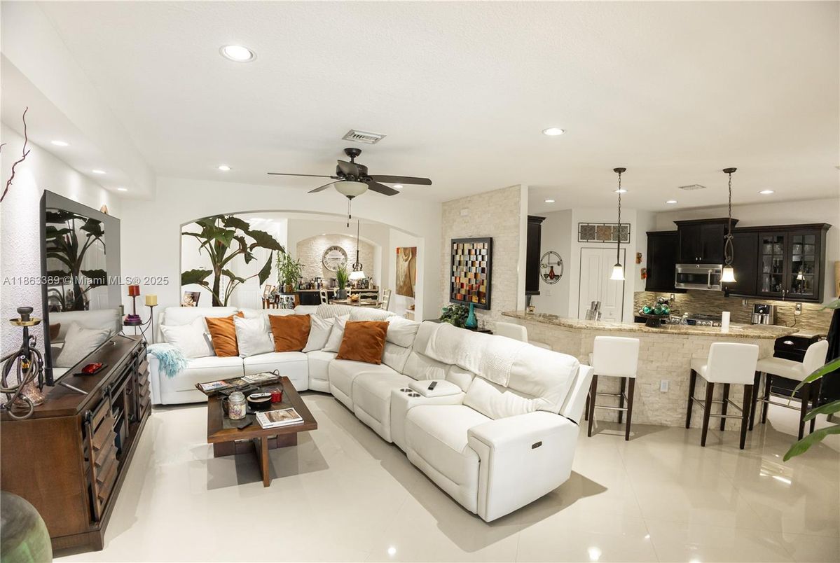 Dining room, Interior, Living room, Pendant Lights, Recessed Lighting, Stone Walls