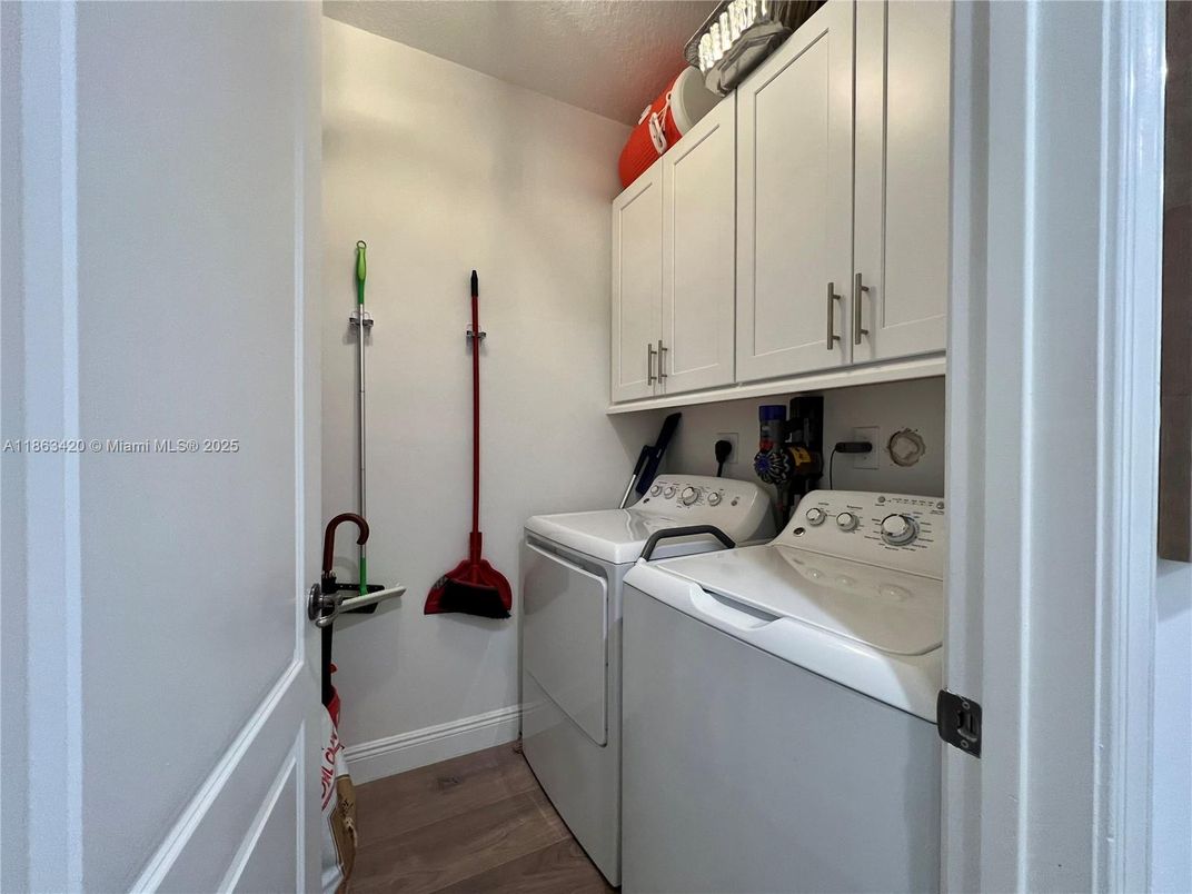 Interior, Utility Closets, Washer, Wood Texture Flooring