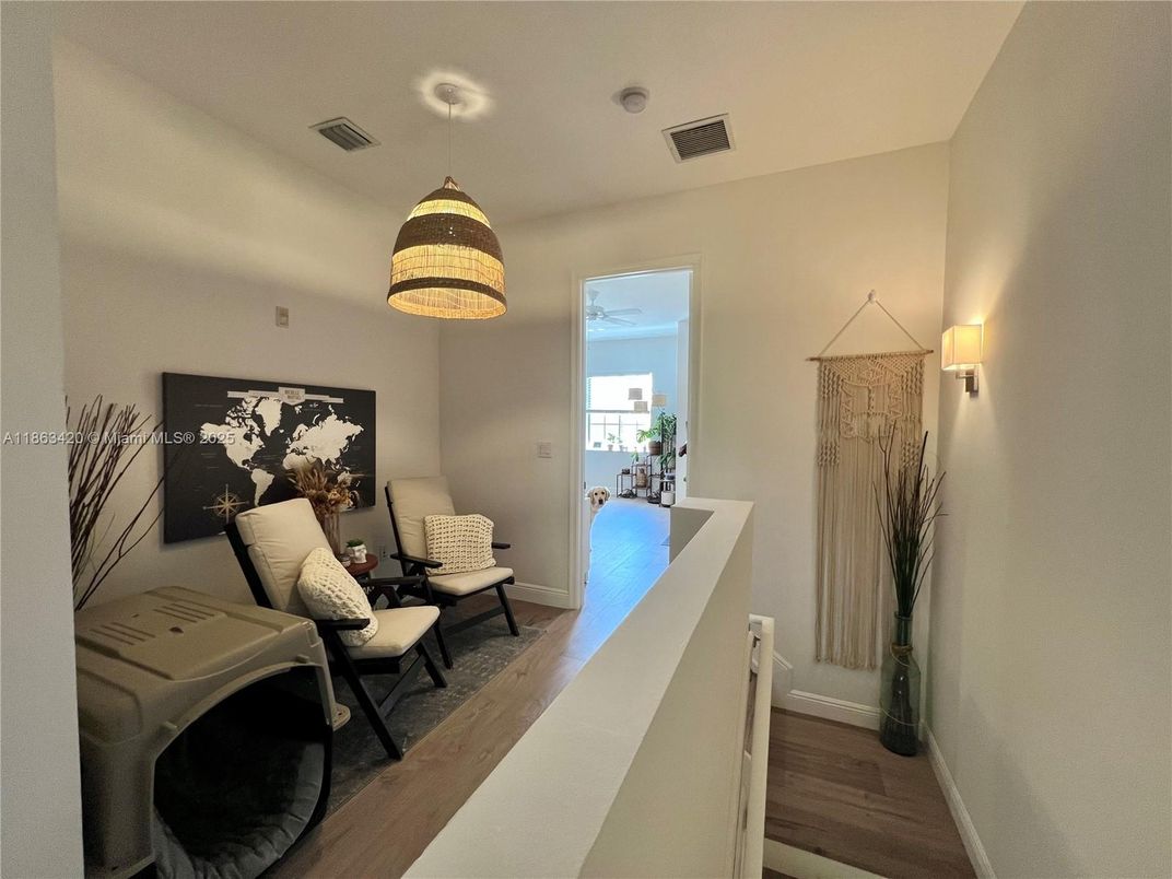 Interior, Pendant Lights, Wood Texture Flooring