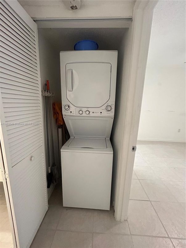 Interior, Utility Closets, Washer