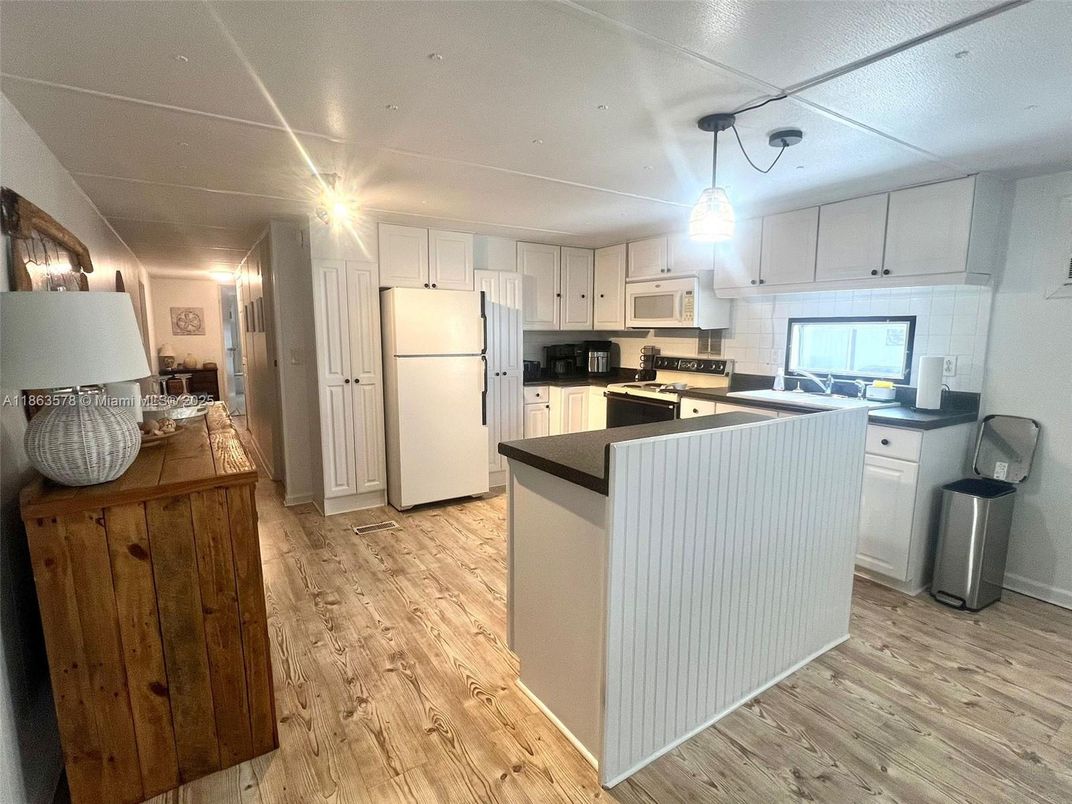 Interior, Kitchen, Pendant Lights, Wood Texture Flooring