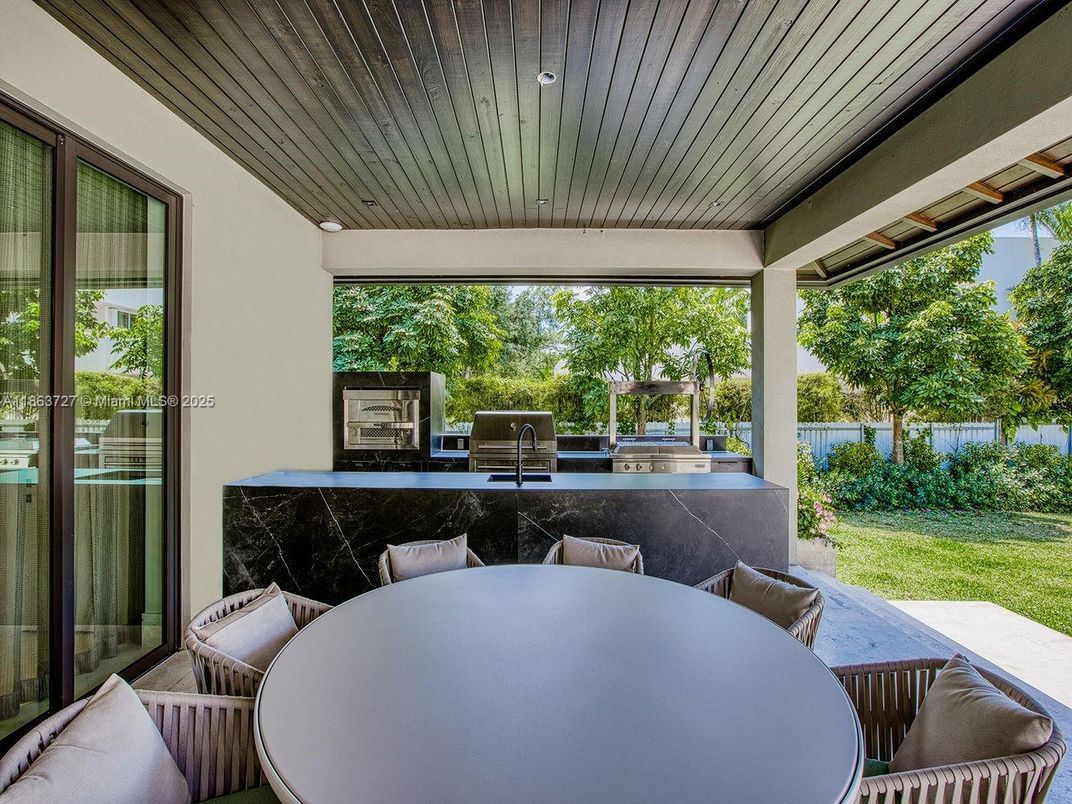 Exterior, Outdoor Kitchen