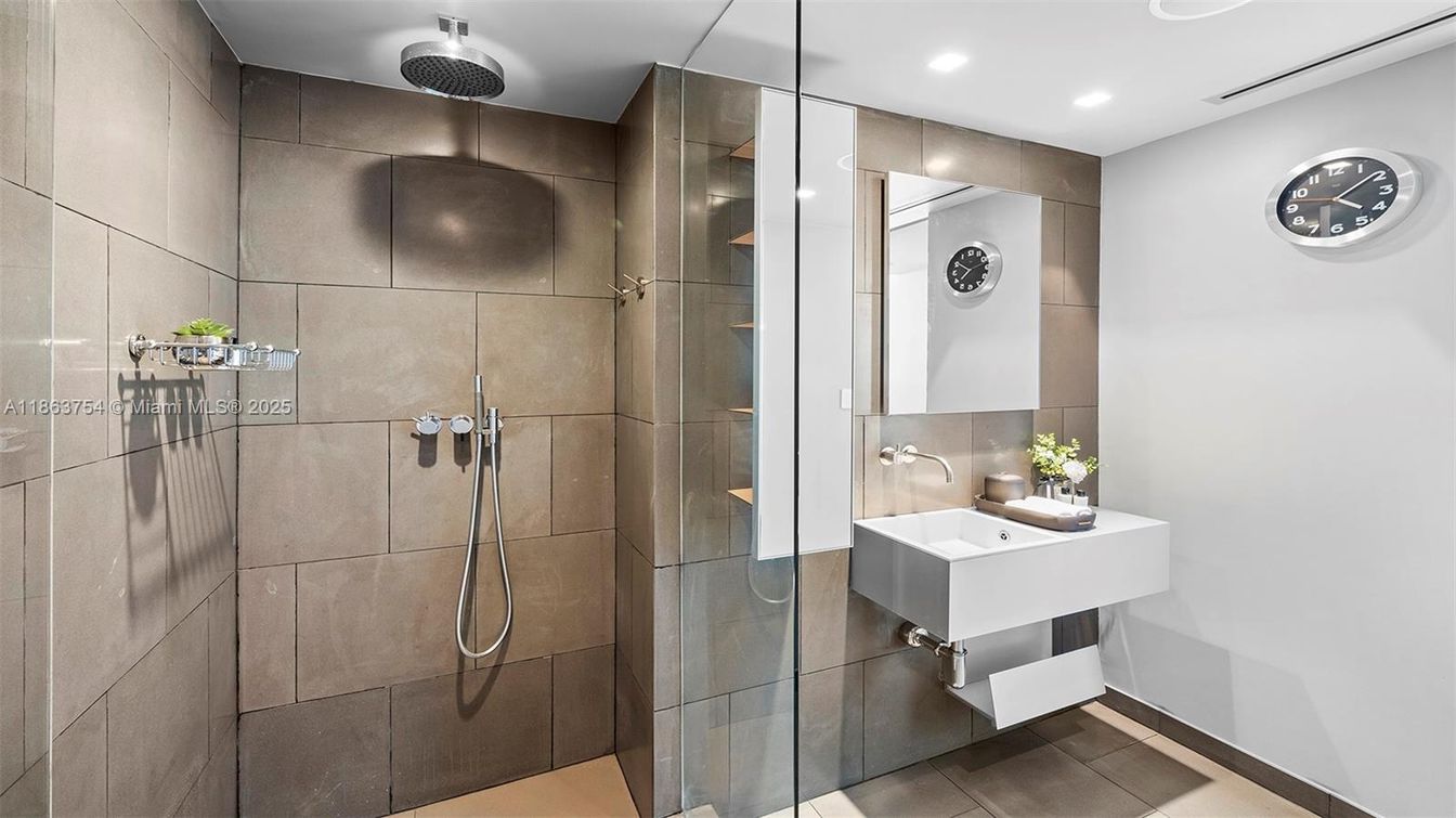Bathroom, Interior, Recessed Lighting