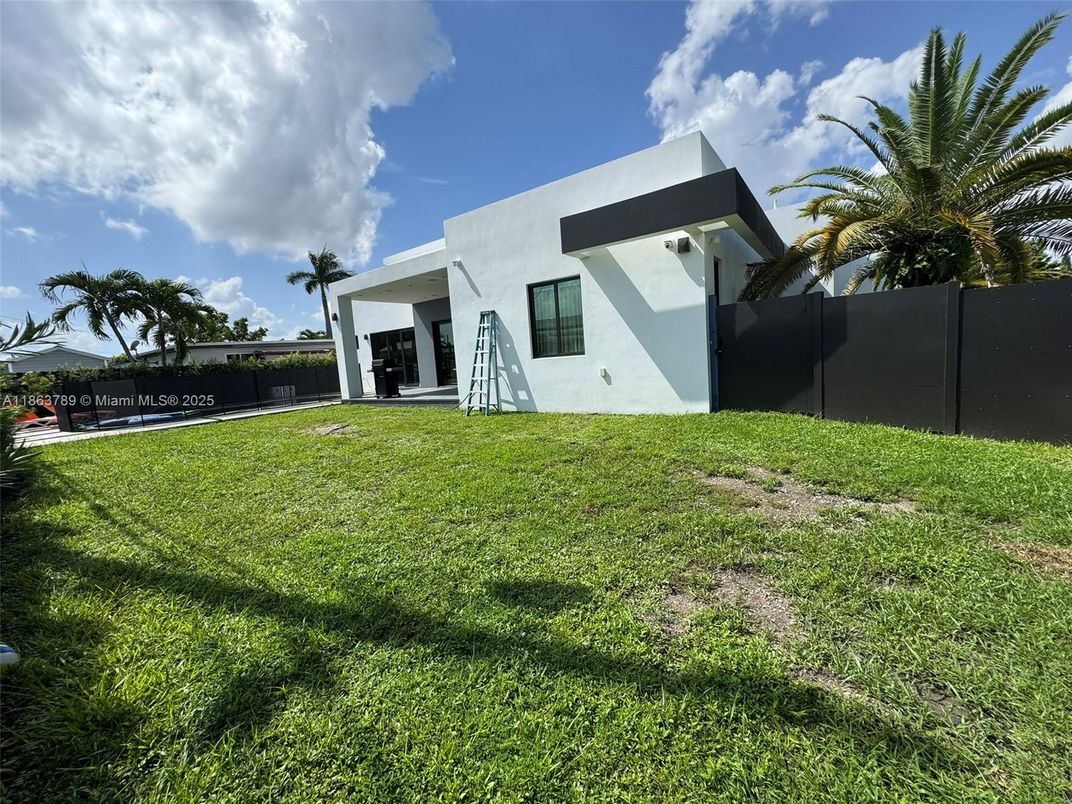 Backyard, Exterior