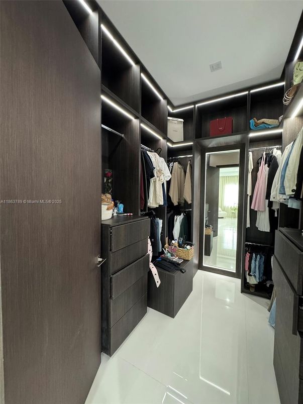 Interior, Walk-in Closets