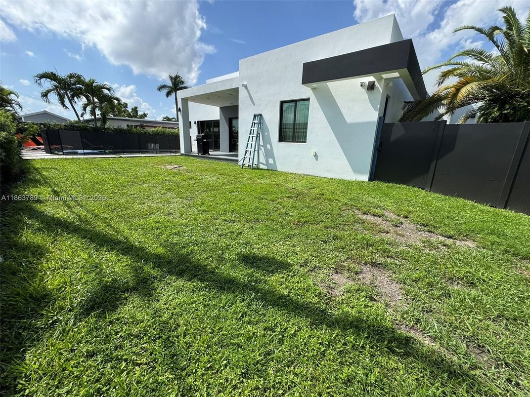 Backyard, Exterior