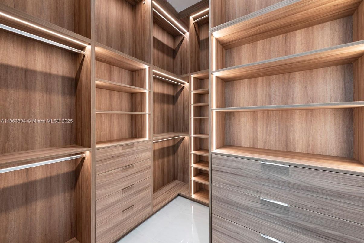 Interior, Walk-in Closets
