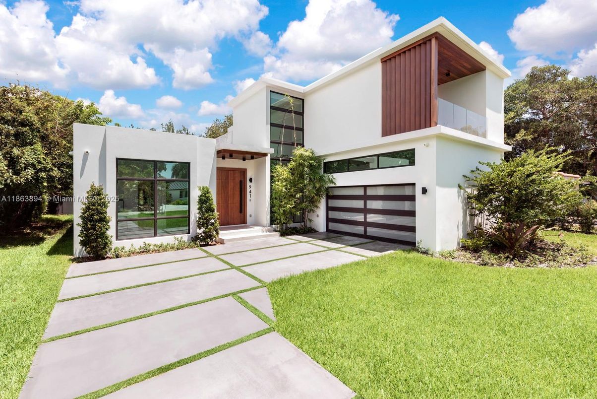 Attached, Backyard, Exterior, Facade, Modern