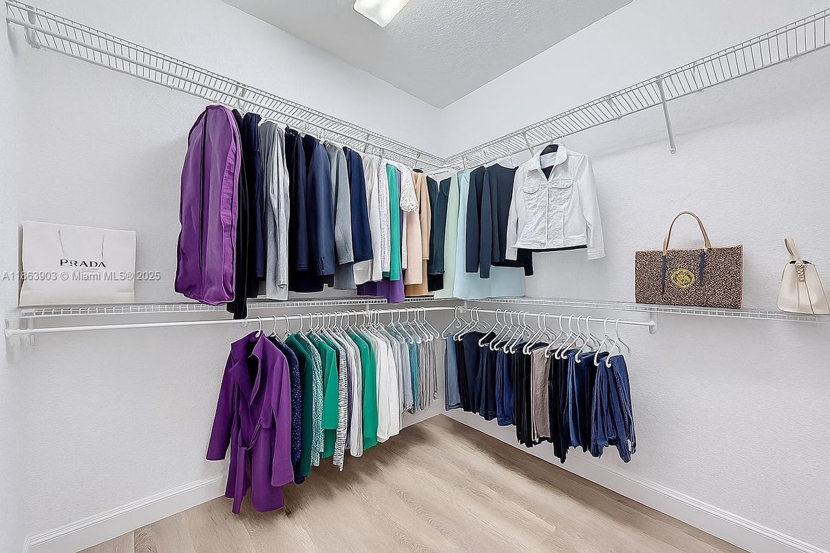 Interior, Walk-in Closets, Wood Texture Flooring