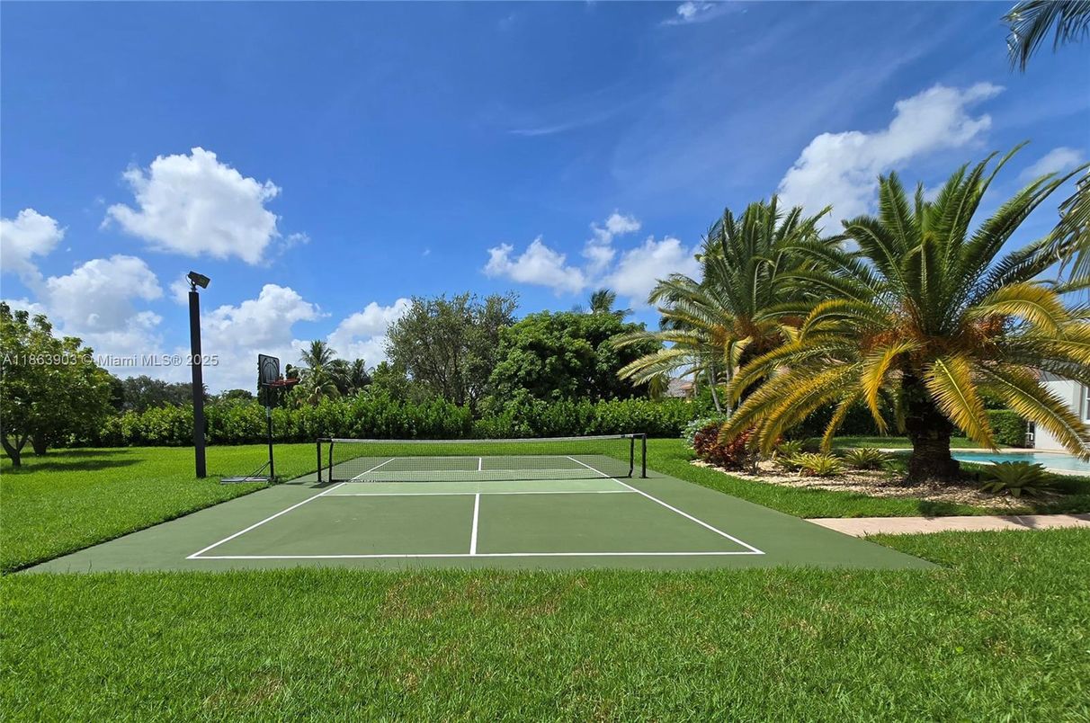 Exterior, Tennis Courts