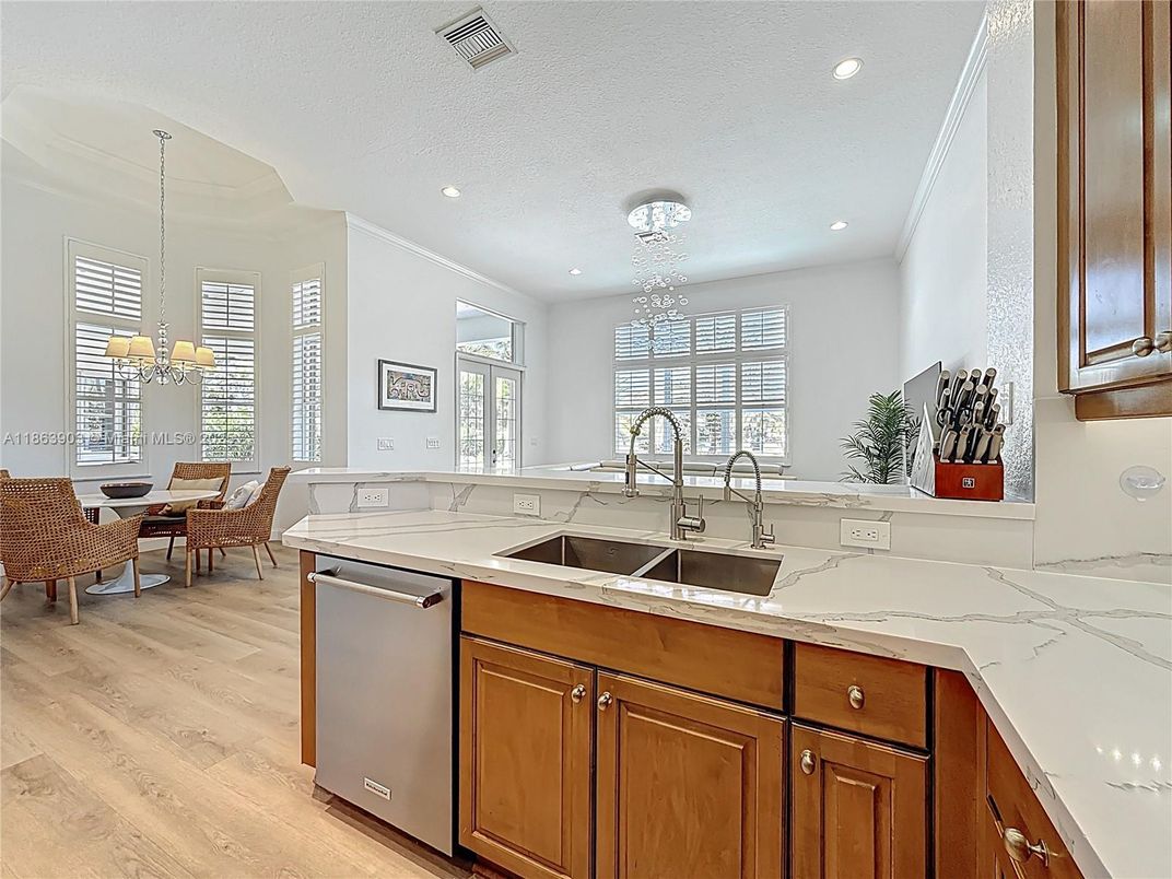 Chandelier, Dining room, Interior, Kitchen, Pendant Lights, Recessed Lighting, Wood Texture Flooring