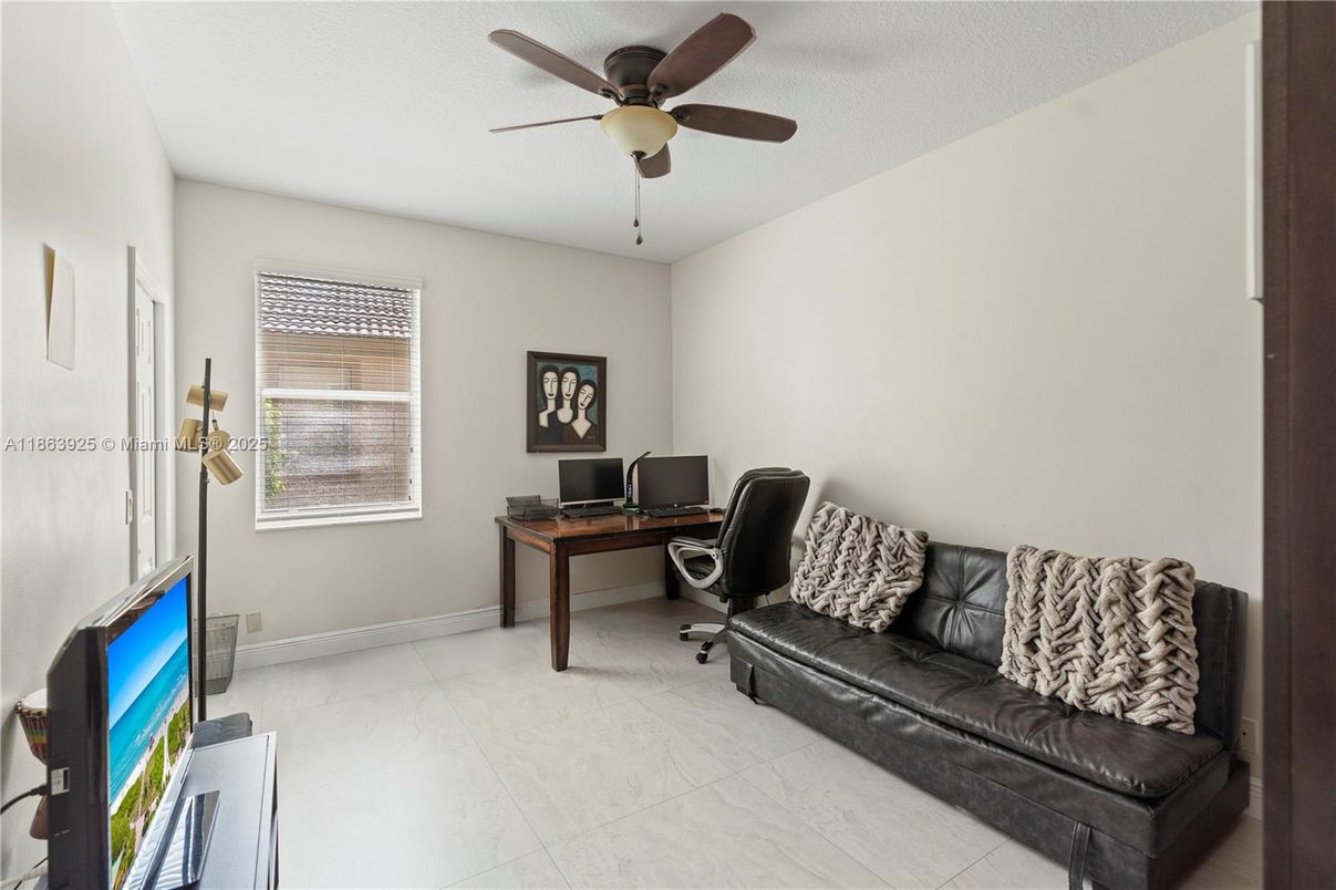 Home Office, Interior