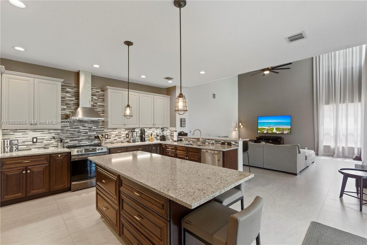 Interior, Kitchen, Living room, Pendant Lights, Recessed Lighting, Stainless Steel Appliances