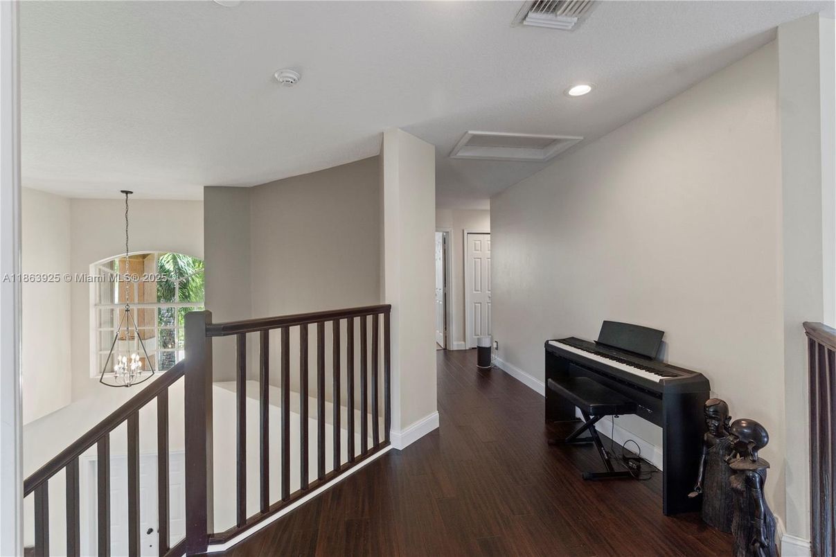 Interior, Pendant Lights, Piano, Recessed Lighting, Wood Texture Flooring