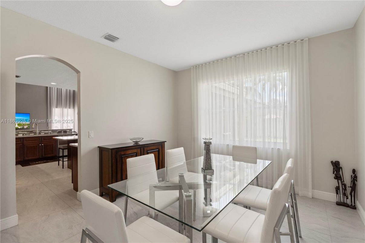 Dining room, Interior, Recessed Lighting