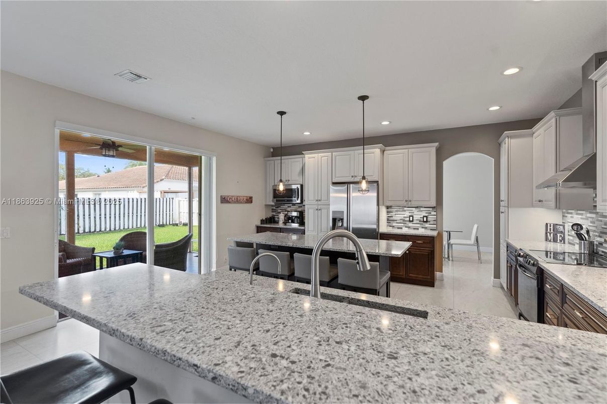 Dining room, Interior, Kitchen, Pendant Lights, Recessed Lighting, Stainless Steel Appliances