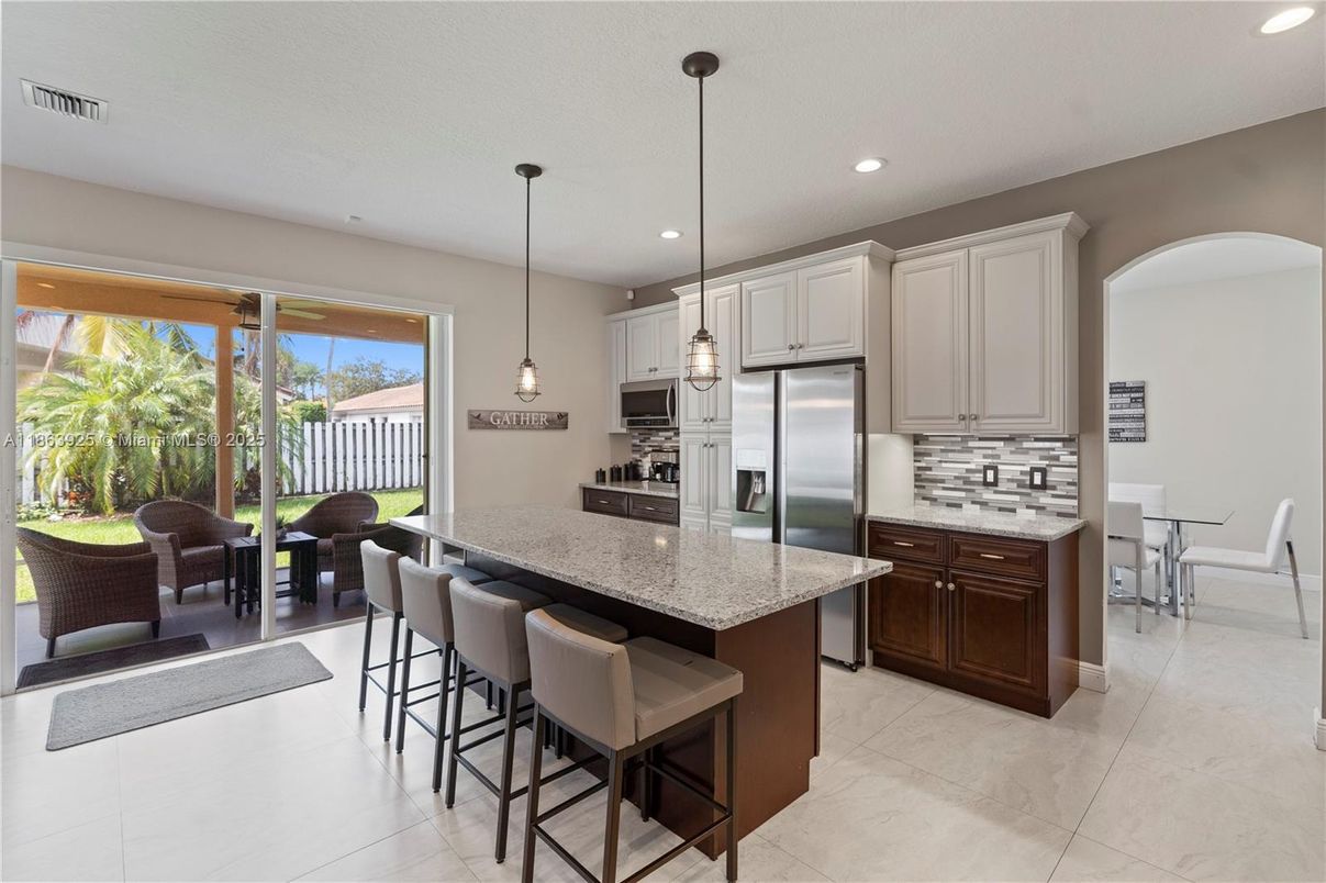 Dining room, Interior, Kitchen, Pendant Lights, Recessed Lighting, Stainless Steel Appliances