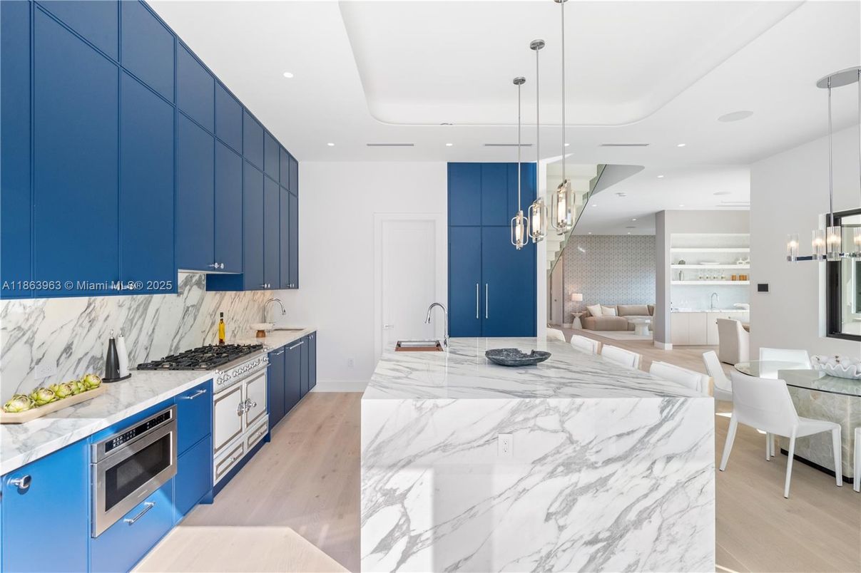 Chandelier, Dining room, Interior, Kitchen, Living room, Marble, Pendant Lights, Recessed Lighting, Stainless Steel Appliances, Wood Texture Flooring