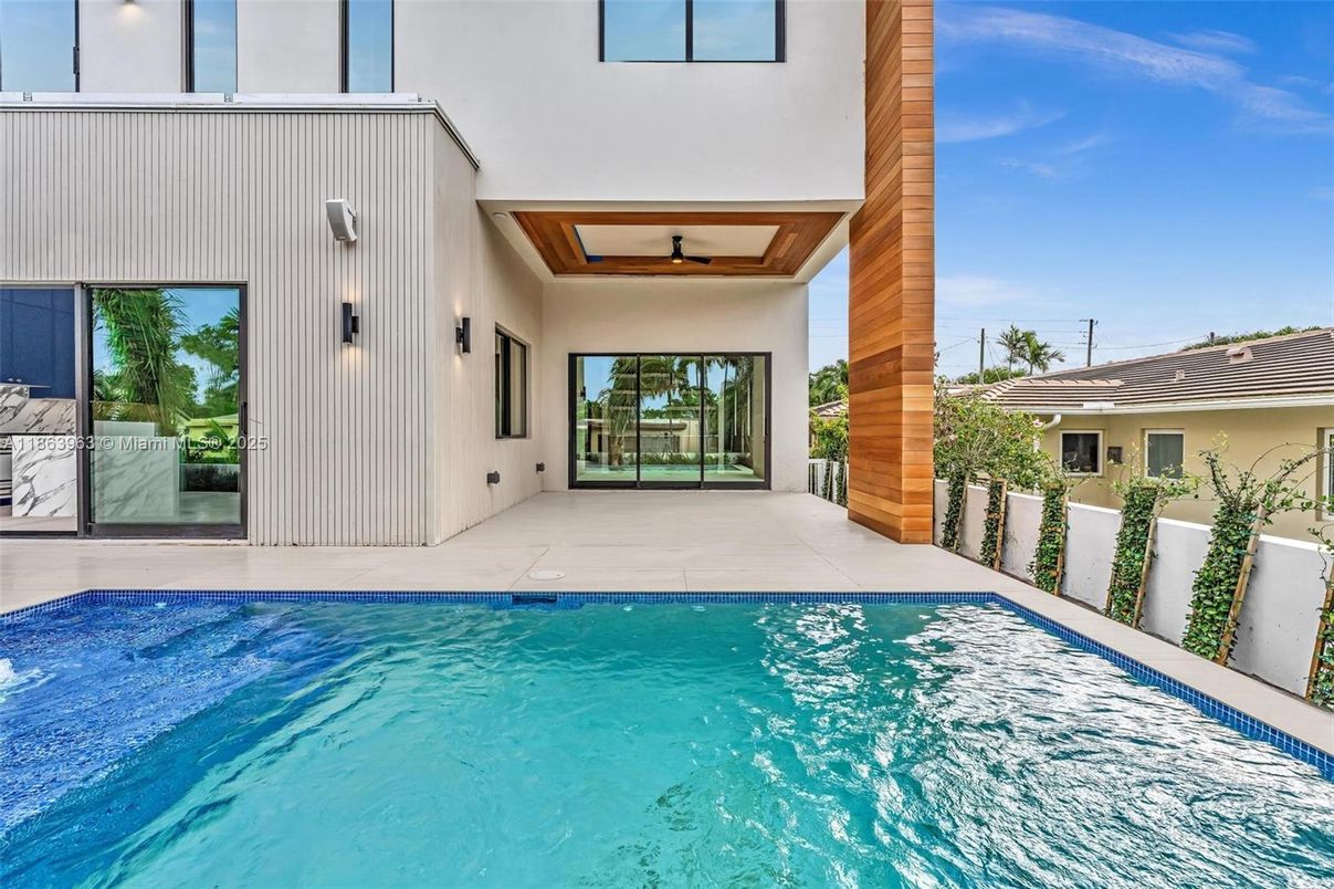 Exterior, Pool