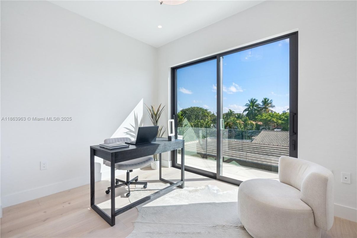 Home Office, Interior, Recessed Lighting, Wood Texture Flooring