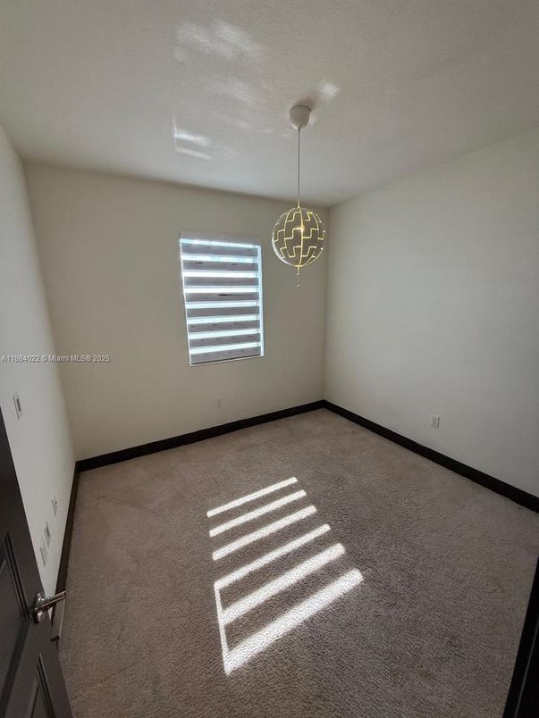 Empty room, Interior, Pendant Lights