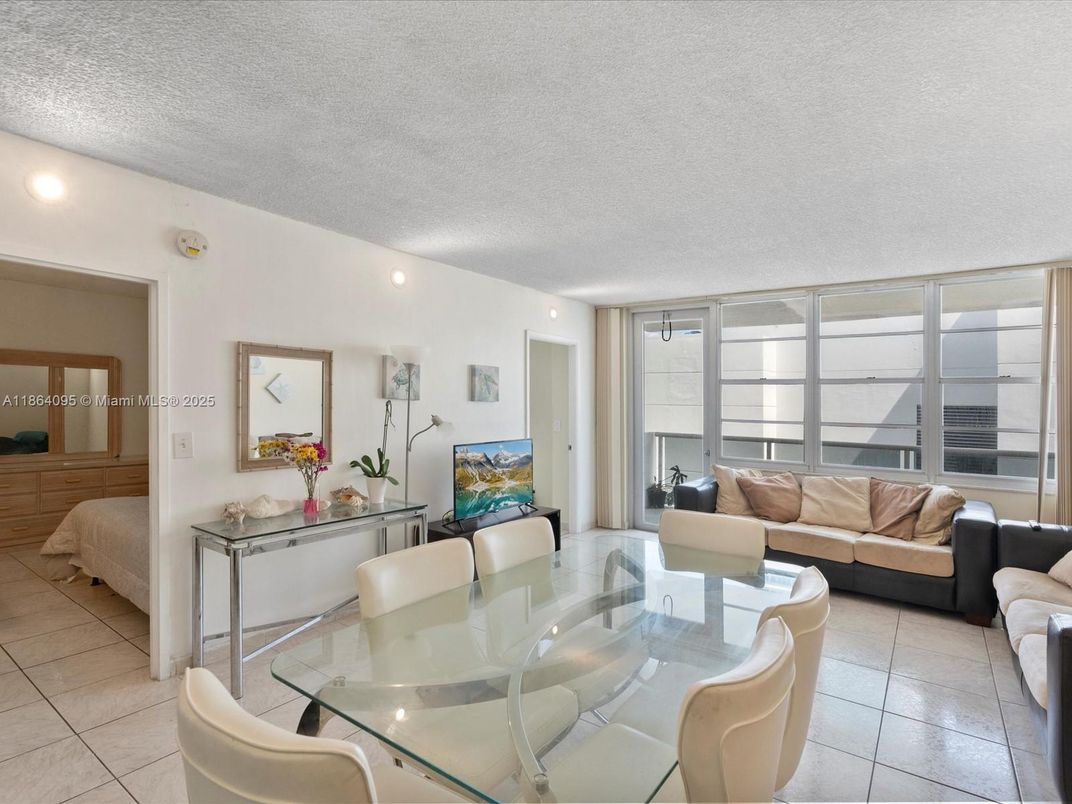Dining room, Interior, Living room, Recessed Lighting, Water