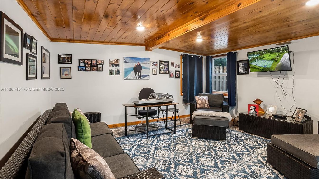 Home Office, Interior, Living room, Recessed Lighting, Wooden Beams, Wooden Ceilings