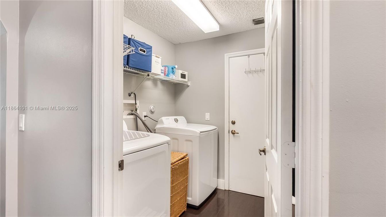 Interior, Utility Closets, Washer, Wood Texture Flooring