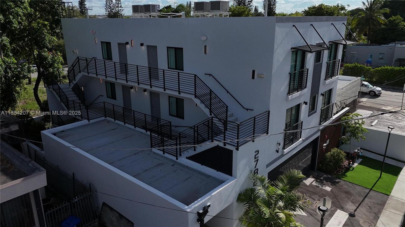 Exterior, Drone