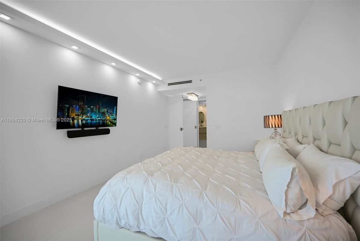 Bedroom, Interior, Recessed Lighting