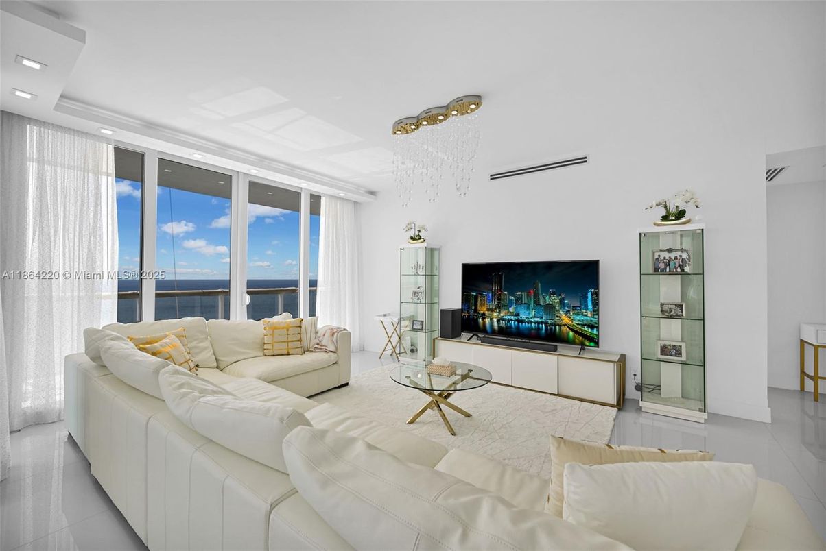 Interior, Living room, Recessed Lighting, Water
