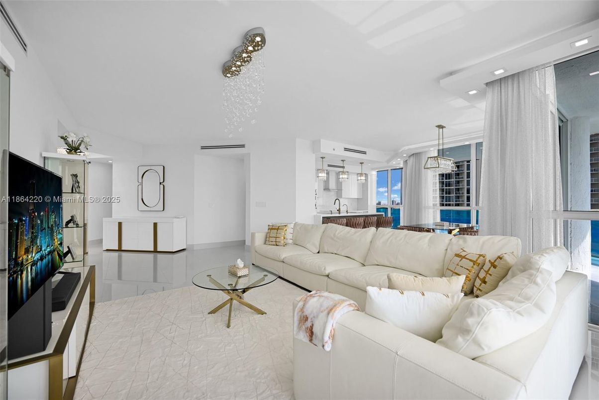 Interior, Living room, Pendant Lights, Recessed Lighting
