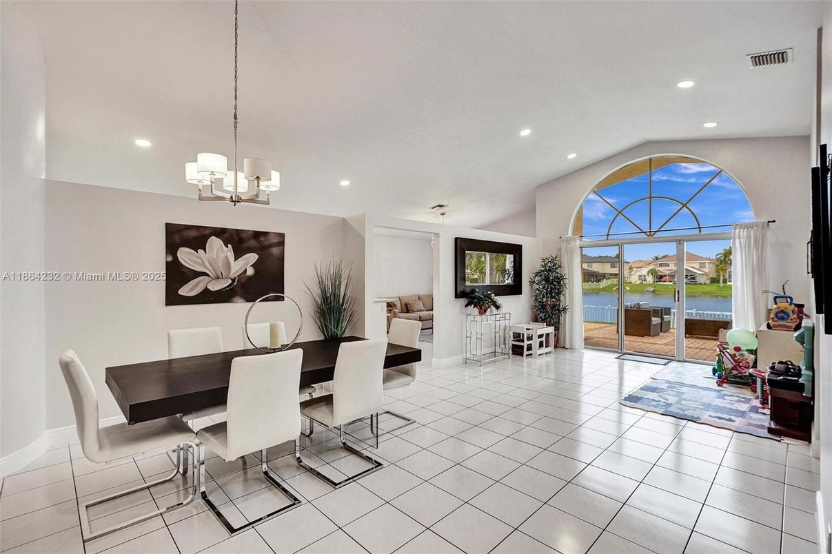 Dining room, Interior, Pendant Lights, Recessed Lighting, Water
