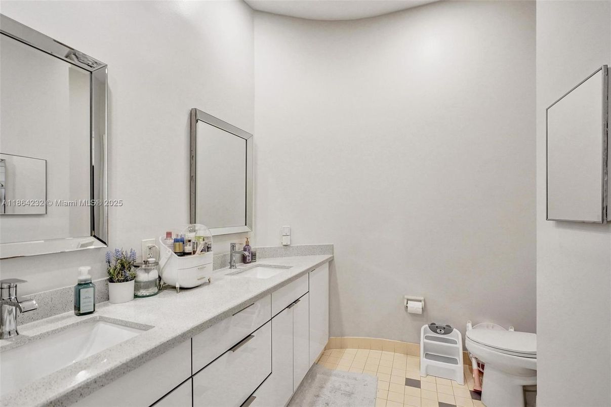 Bathroom, Dual Sink Vanities, Interior