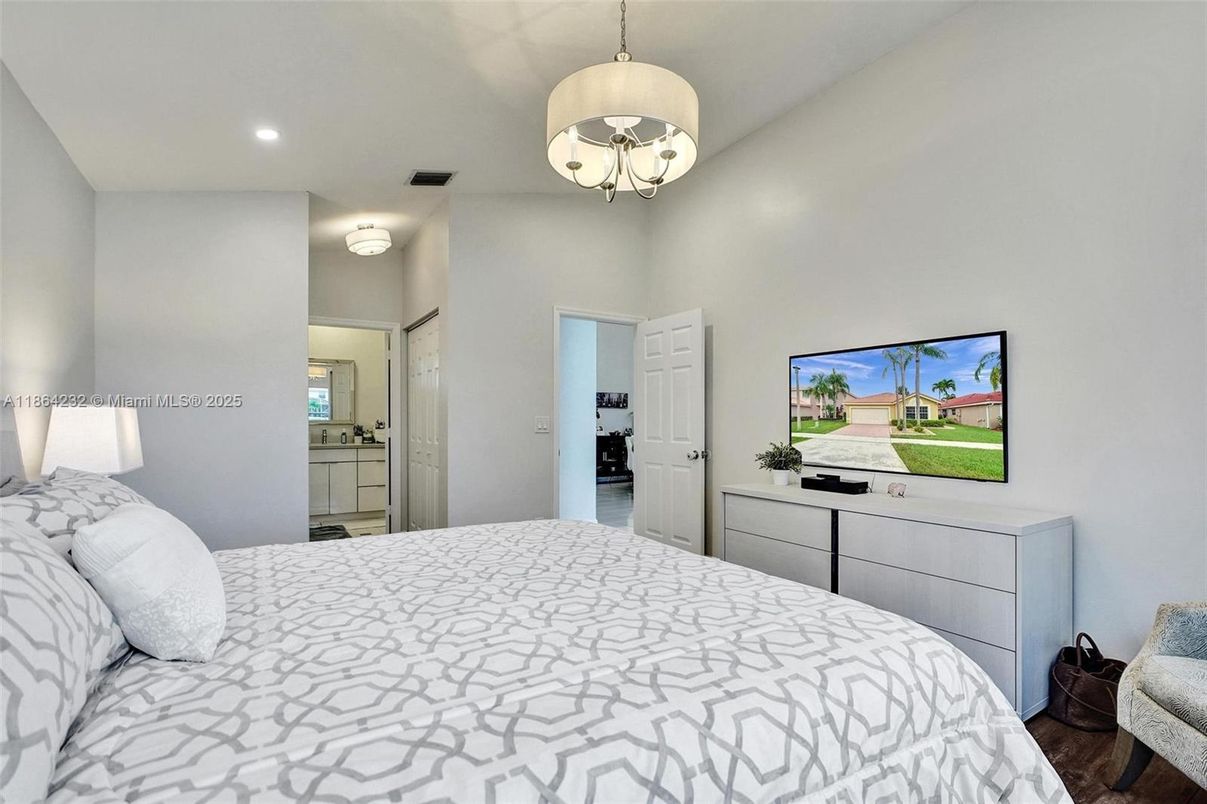 Bedroom, Interior, Pendant Lights, Recessed Lighting