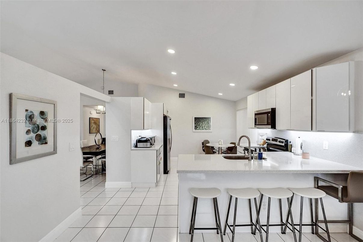 Dining room, Interior, Kitchen, Pendant Lights, Recessed Lighting, Stainless Steel Appliances
