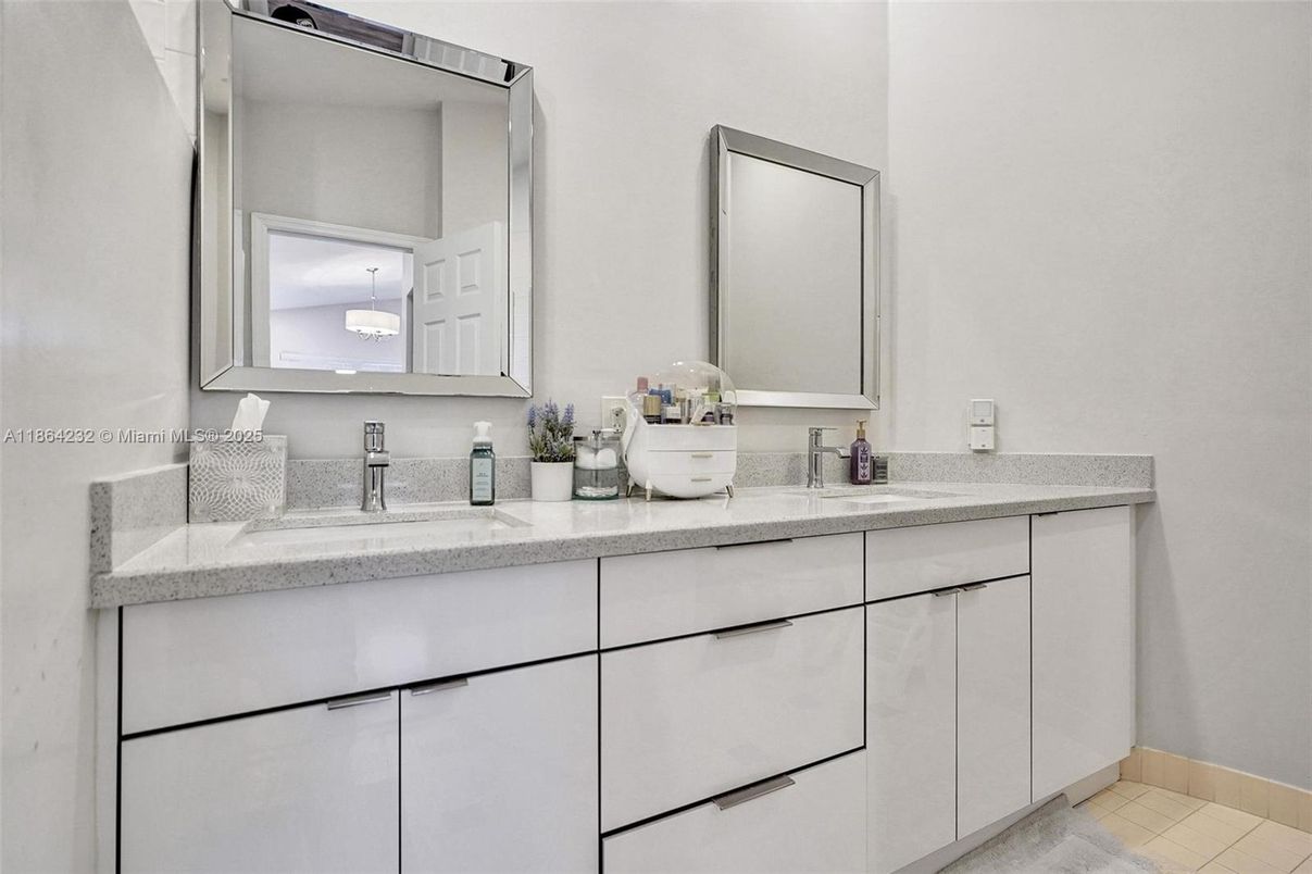Bathroom, Dual Sink Vanities, Interior