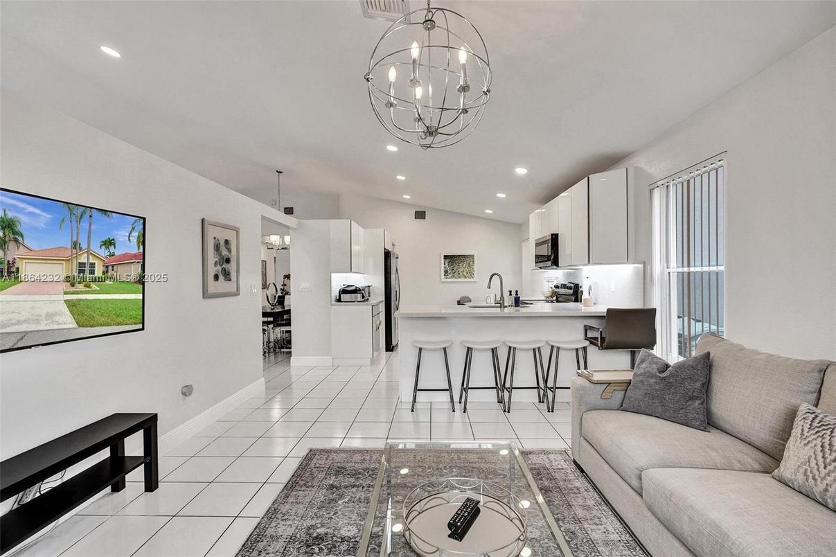 Chandelier, Interior, Kitchen, Living room, Recessed Lighting, Stainless Steel Appliances