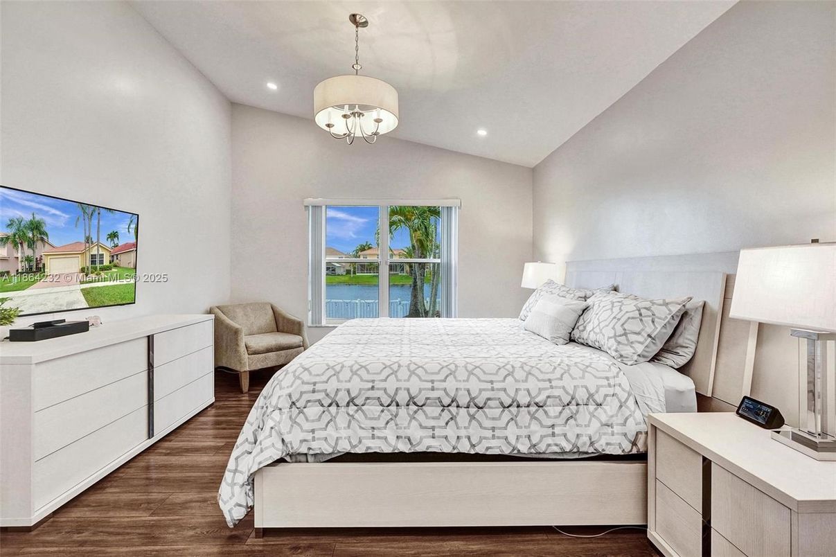 Bedroom, Interior, Recessed Lighting, Water, Wood Texture Flooring