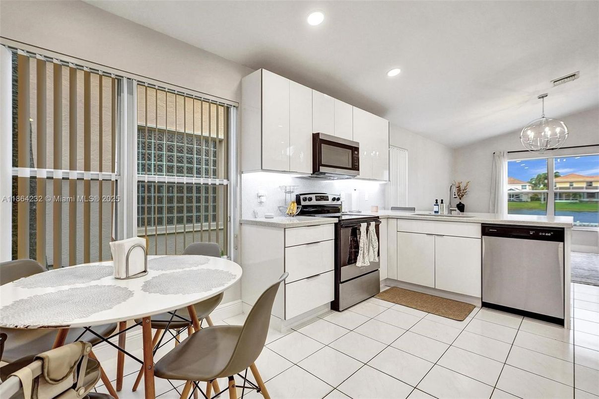 Dining room, Interior, Kitchen, Pendant Lights, Recessed Lighting, Stainless Steel Appliances