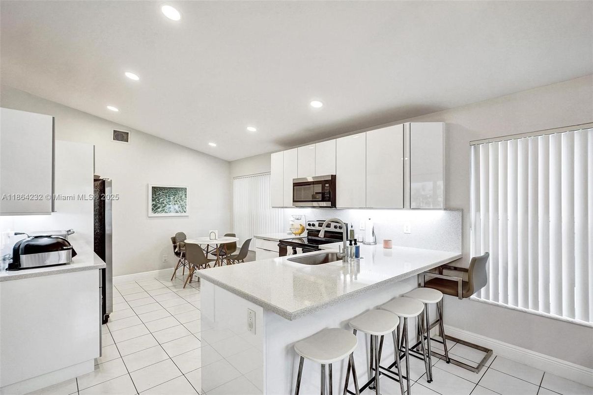 Dining room, Interior, Kitchen, Recessed Lighting