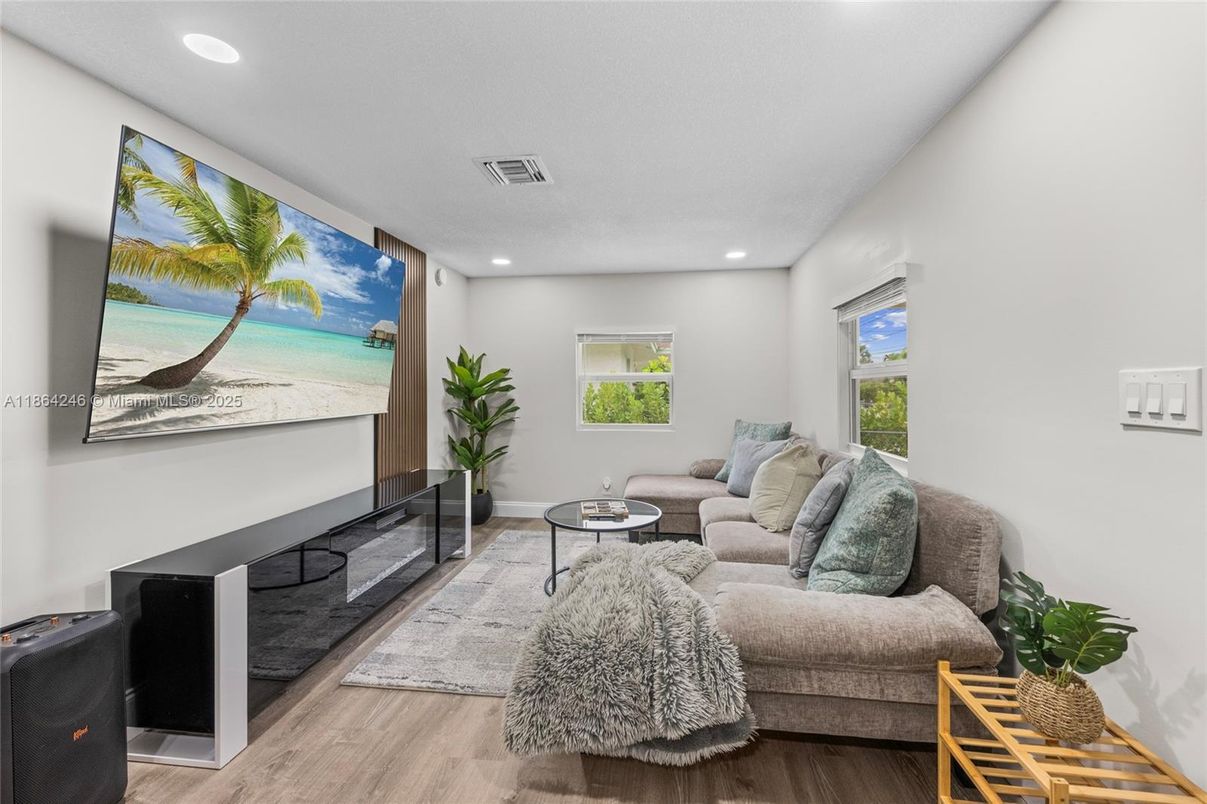 Interior, Living room, Recessed Lighting, Wood Texture Flooring