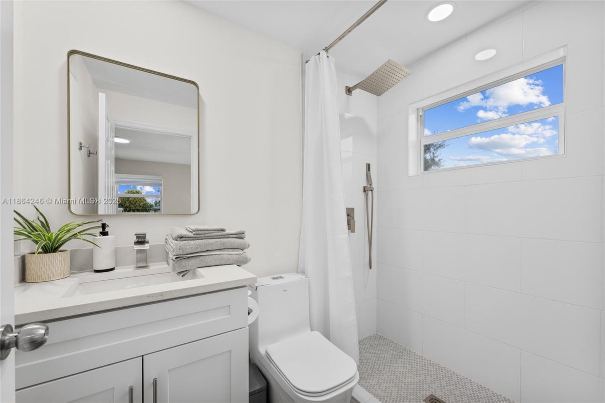 Bathroom, Interior, Recessed Lighting